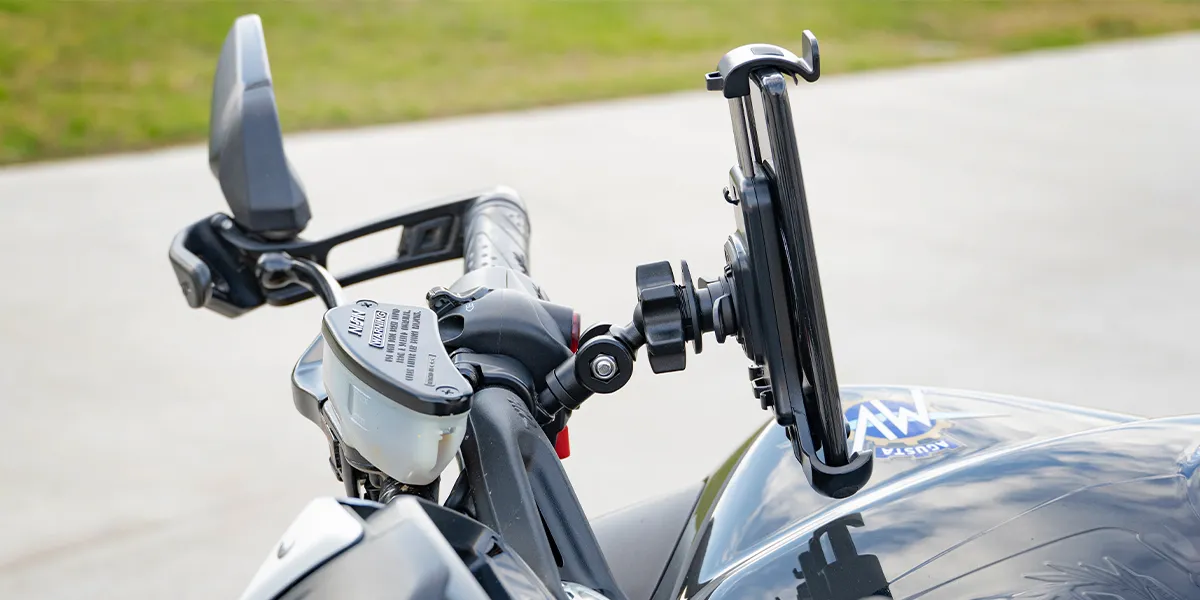Optiline Screw Pro M6 Titan Supporto Cellulare Moto In Metallo Con Fissaggio A Vite M6